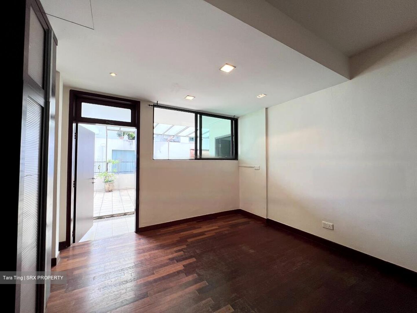 Sennett Avenue (D16), Semi-Detached #437537991